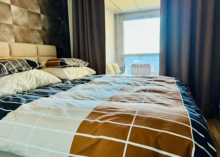 Top, Cozy, Lakeside, Sauna And Free Indoor Parking
