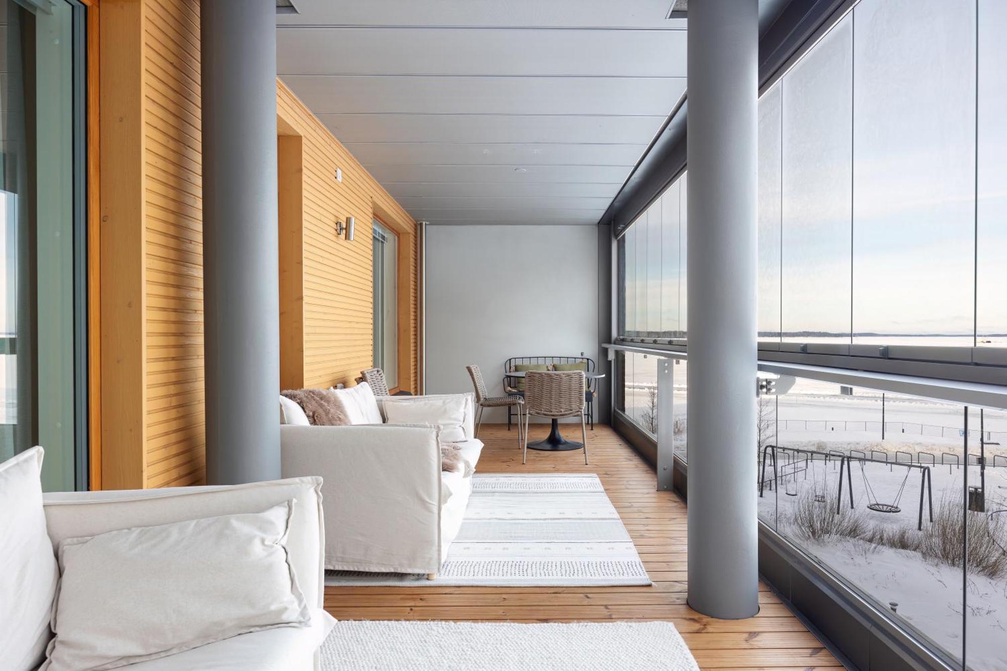 Top, Cozy, Lakeside, Sauna And Free Indoor Parking *